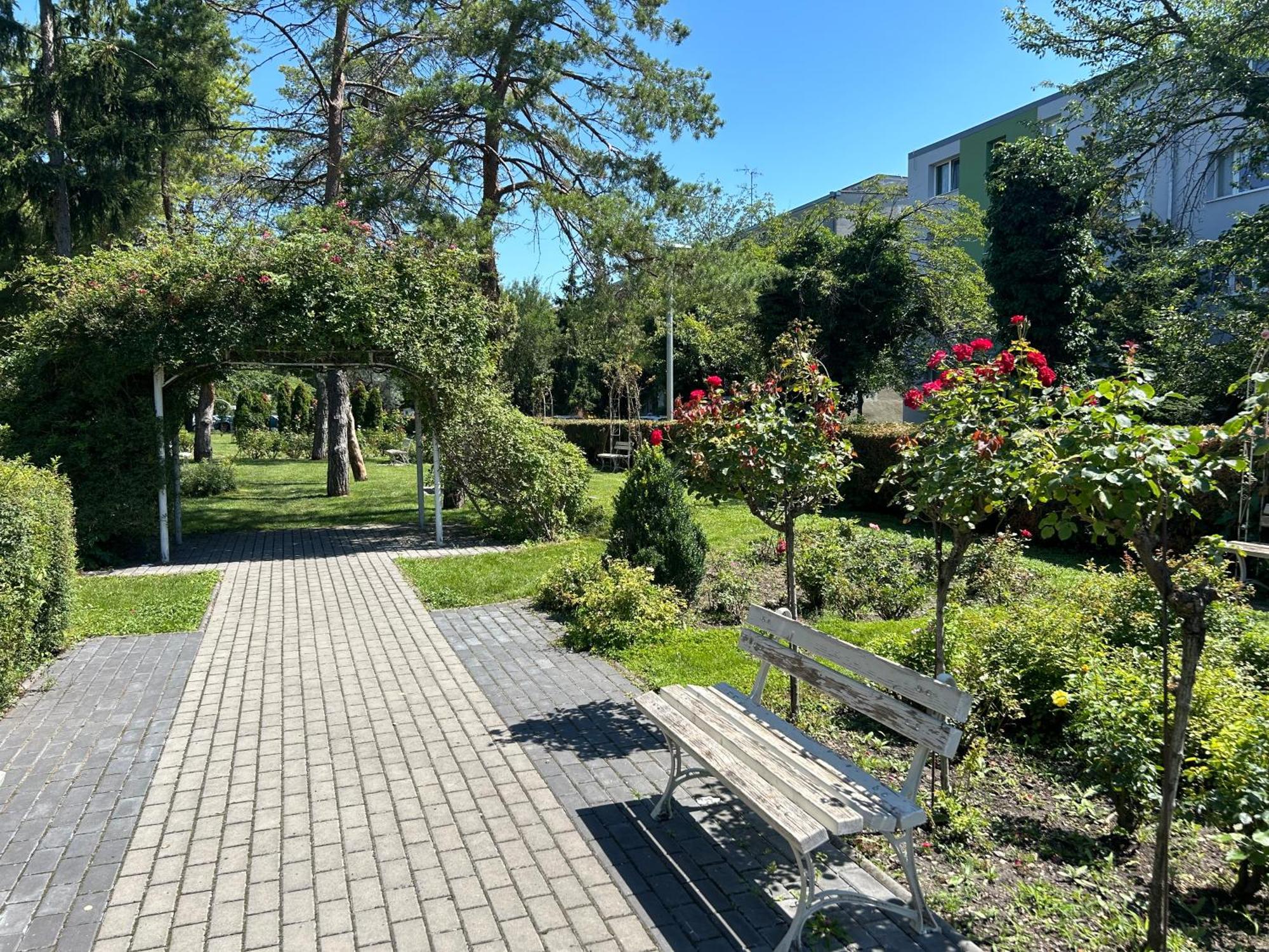 Dunajská Streda Apartman Rose מראה חיצוני תמונה